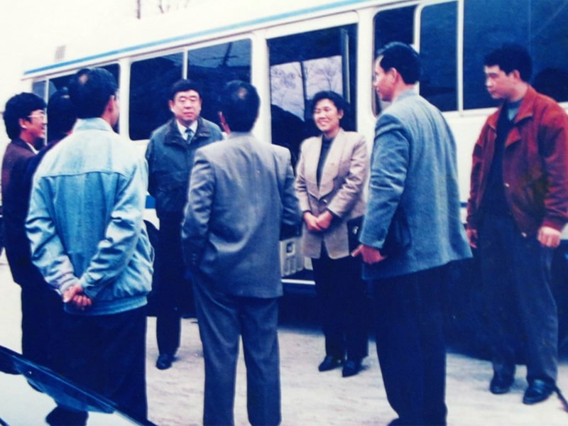 2004年12月自治区政协主席马庆生莅临桂矿考察指导工作